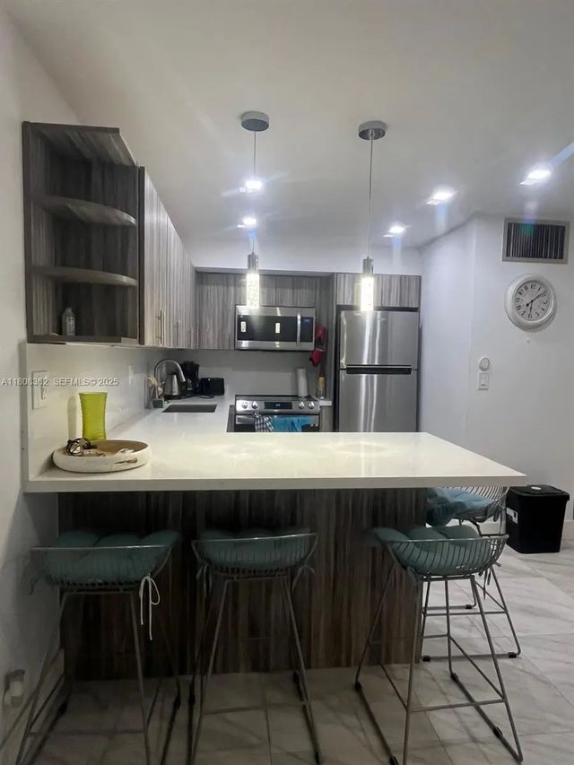 2145 Pierce Street #422, Hollywood