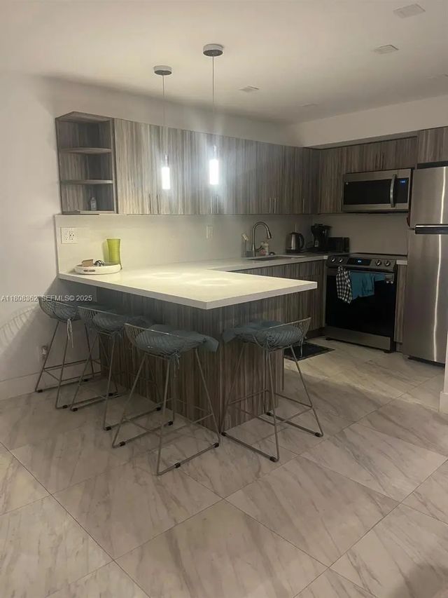 2 of 10 - 2145 Pierce Street #422, Hollywood, FL