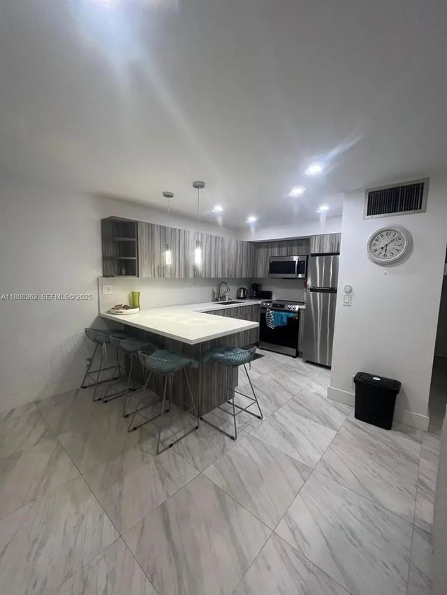 3 of 10 - 2145 Pierce Street #422, Hollywood, FL
