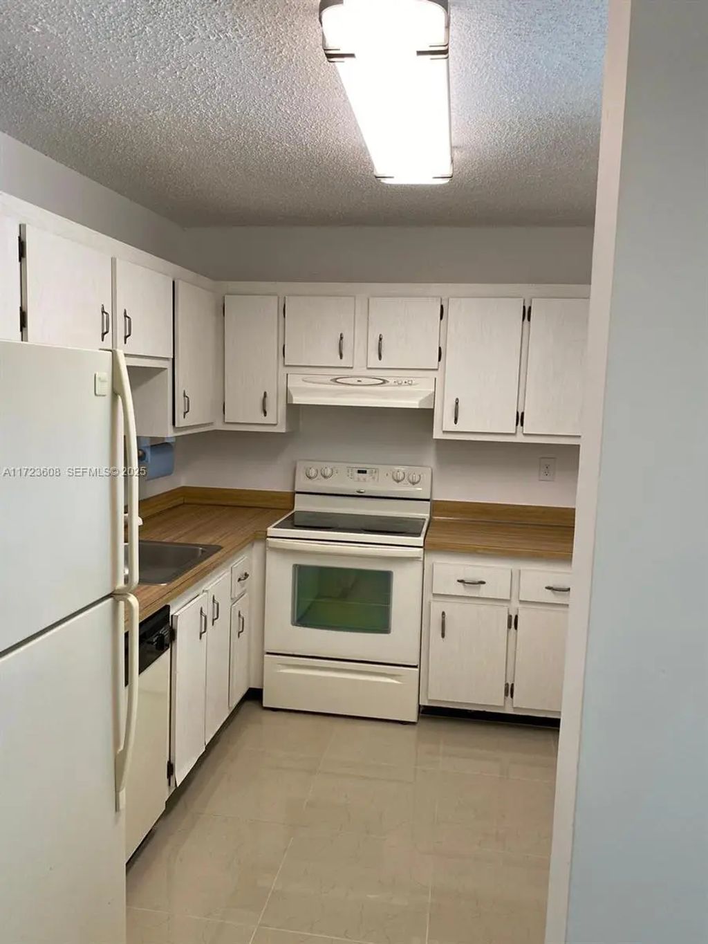 1800 Sw 81st Avenue #1407, North Lauderdale