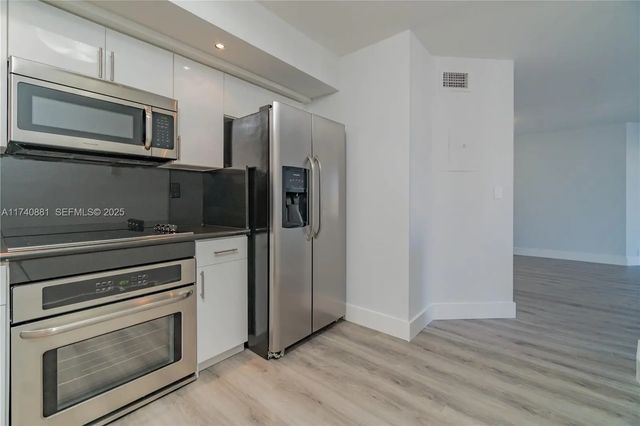 4 of 32 - 3530 Mystic Pointe Drive #1513, Aventura, FL