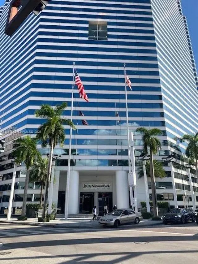 2 of 27 - 100 Se 2 Street #2000, Miami, FL