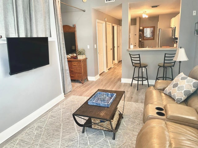 Photo of Listing #R11095422