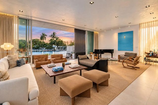 2 of 18 - 1041 W 48th Street, Miami Beach, FL