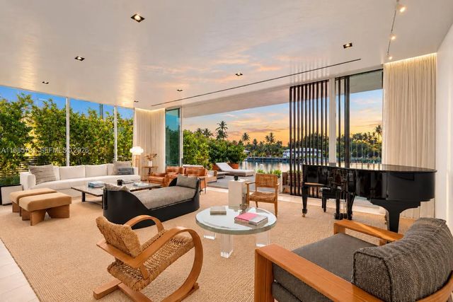 4 of 18 - 1041 W 48th Street, Miami Beach, FL