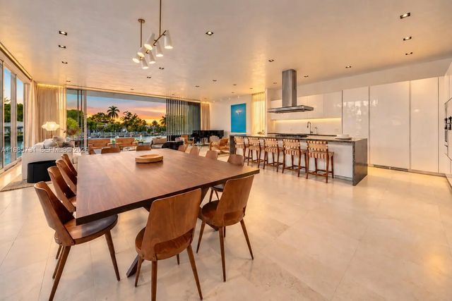 5 of 18 - 1041 W 48th Street, Miami Beach, FL