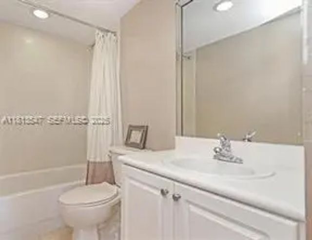 4 of 18 - 1455 N Treasure Drive #3r, North Bay Village, FL