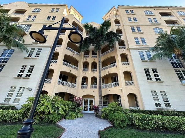 4 of 39 - 3001 Ne 185th Street #111, Aventura, FL