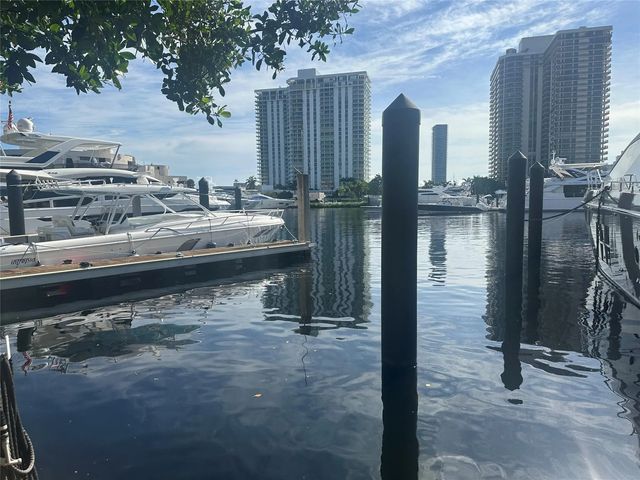 19777 E Country Club Drive, Aventura