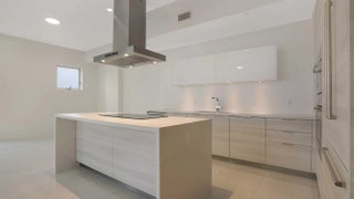 Photo of Listing #R11095699