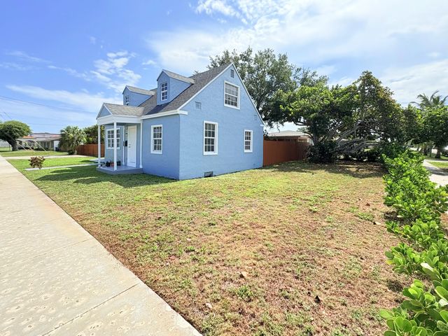 2 of 44 - 307 4th Street, Lake Park, FL