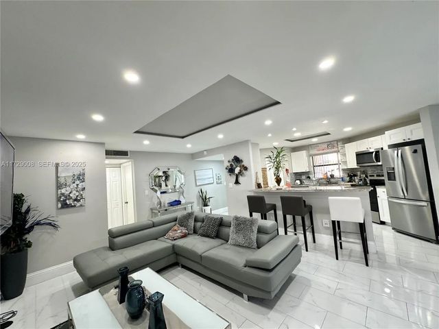 6655 W Broward Boulevard #201, Plantation
