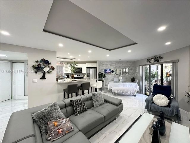 5 of 65 - 6655 W Broward Boulevard #201, Plantation, FL