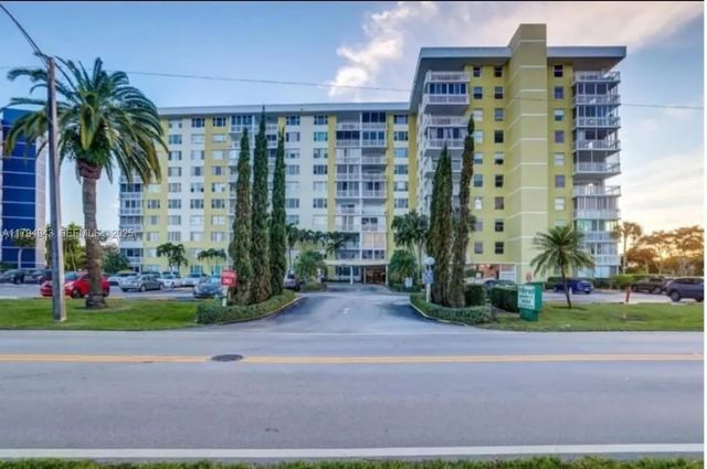 2 of 25 - 4400 Hillcrest Drive #215-b, Hollywood, FL