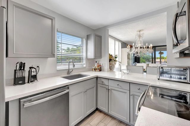 5860 Nw 64th Avenue #201, Tamarac