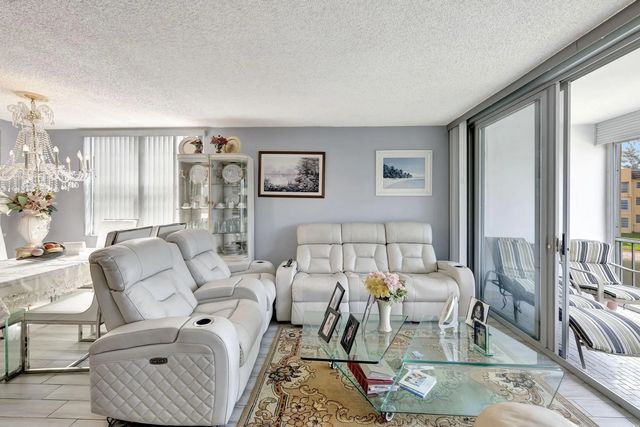 4 of 31 - 5860 Nw 64th Avenue #201, Tamarac, FL
