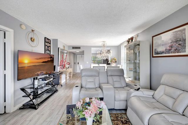 5 of 31 - 5860 Nw 64th Avenue #201, Tamarac, FL