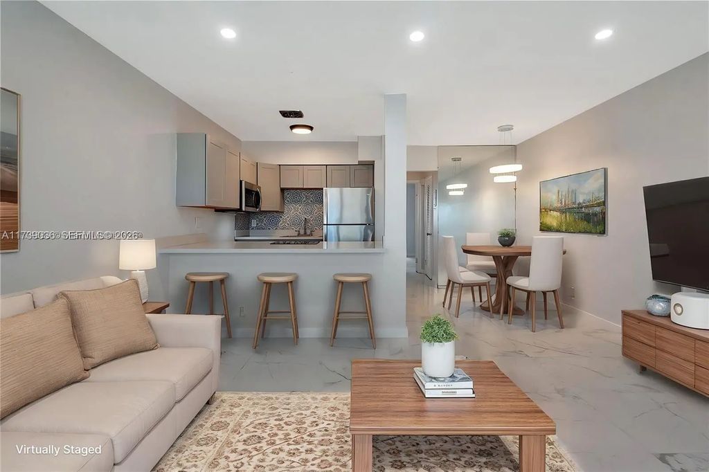 820 Sw 11th Avenue #14b, Hallandale Beach