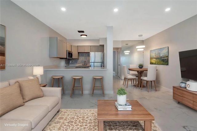 820 Sw 11th Avenue #14b, Hallandale Beach