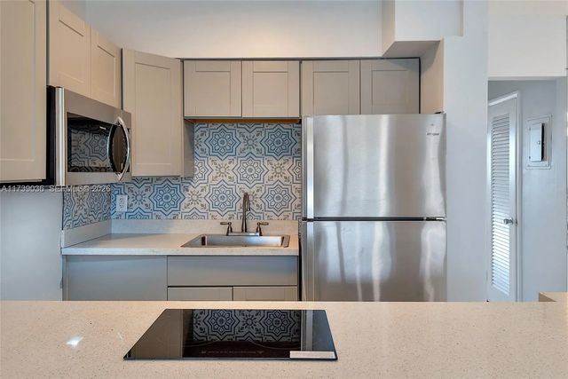 5 of 20 - 820 Sw 11th Avenue #14b, Hallandale Beach, FL