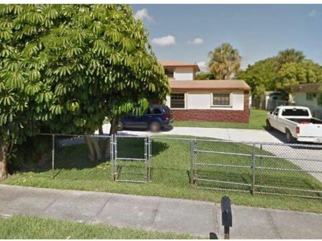 2 of 4 - 890 Nw 33rd Way, Lauderhill, FL