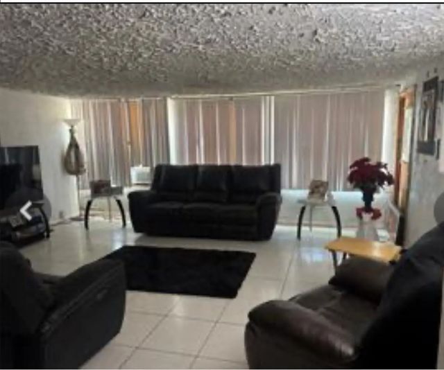 3 of 4 - 890 Nw 33rd Way, Lauderhill, FL
