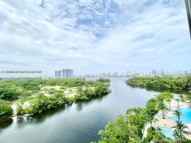 16385 Biscayne Boulevard #702, North Miami Beach