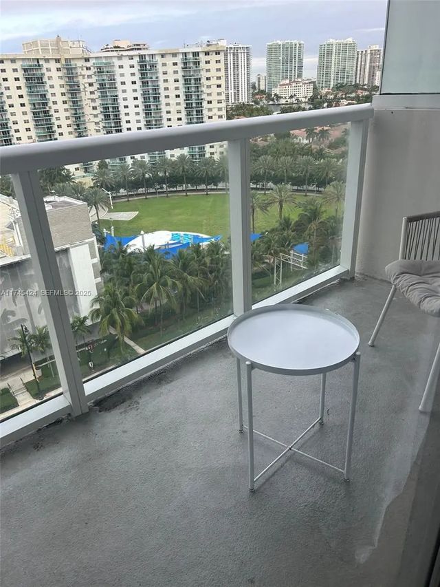 3 of 10 - 19201 Collins Avenue #1139, Sunny Isles Beach, FL