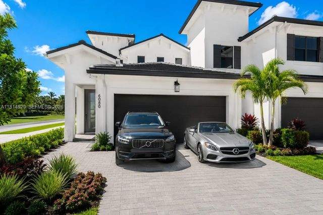 6085 Barbara Circle, Naples