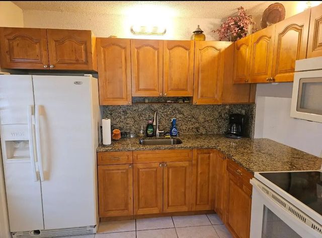 2581 N Garden 202 Drive N #202, Lake Worth