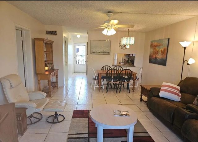 4 of 14 - 2581 N Garden 202 Drive N #202, Lake Worth, FL