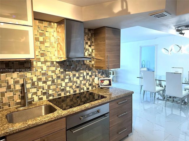 427 Golden Isles Drive #5g, Hallandale Beach