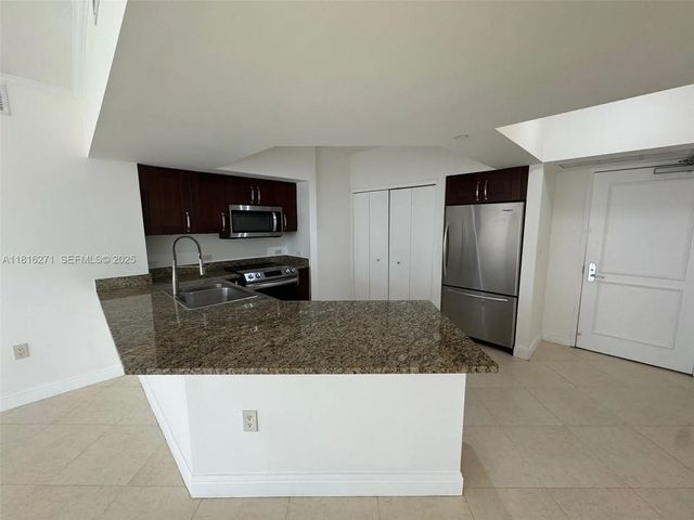 3 of 13 - 19900 E Country Club Drive #209, Aventura, FL