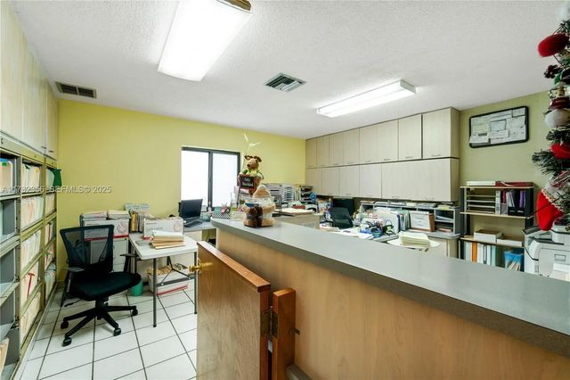 5 of 30 - 9950 Sw 40th Street, Miami, FL