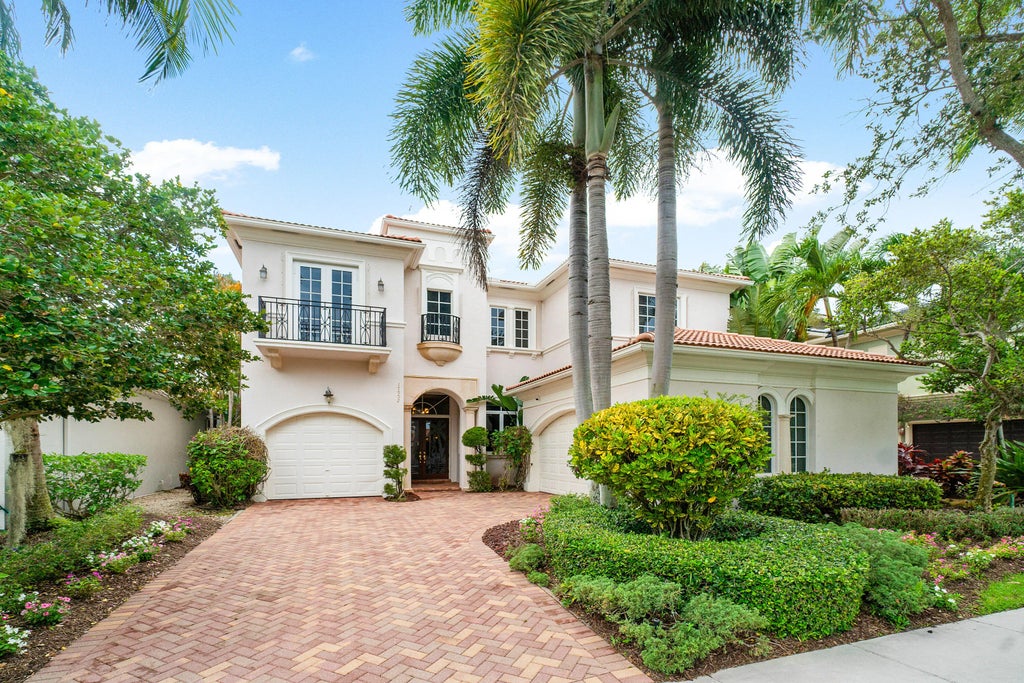 17952 Villa Club Way, Boca Raton