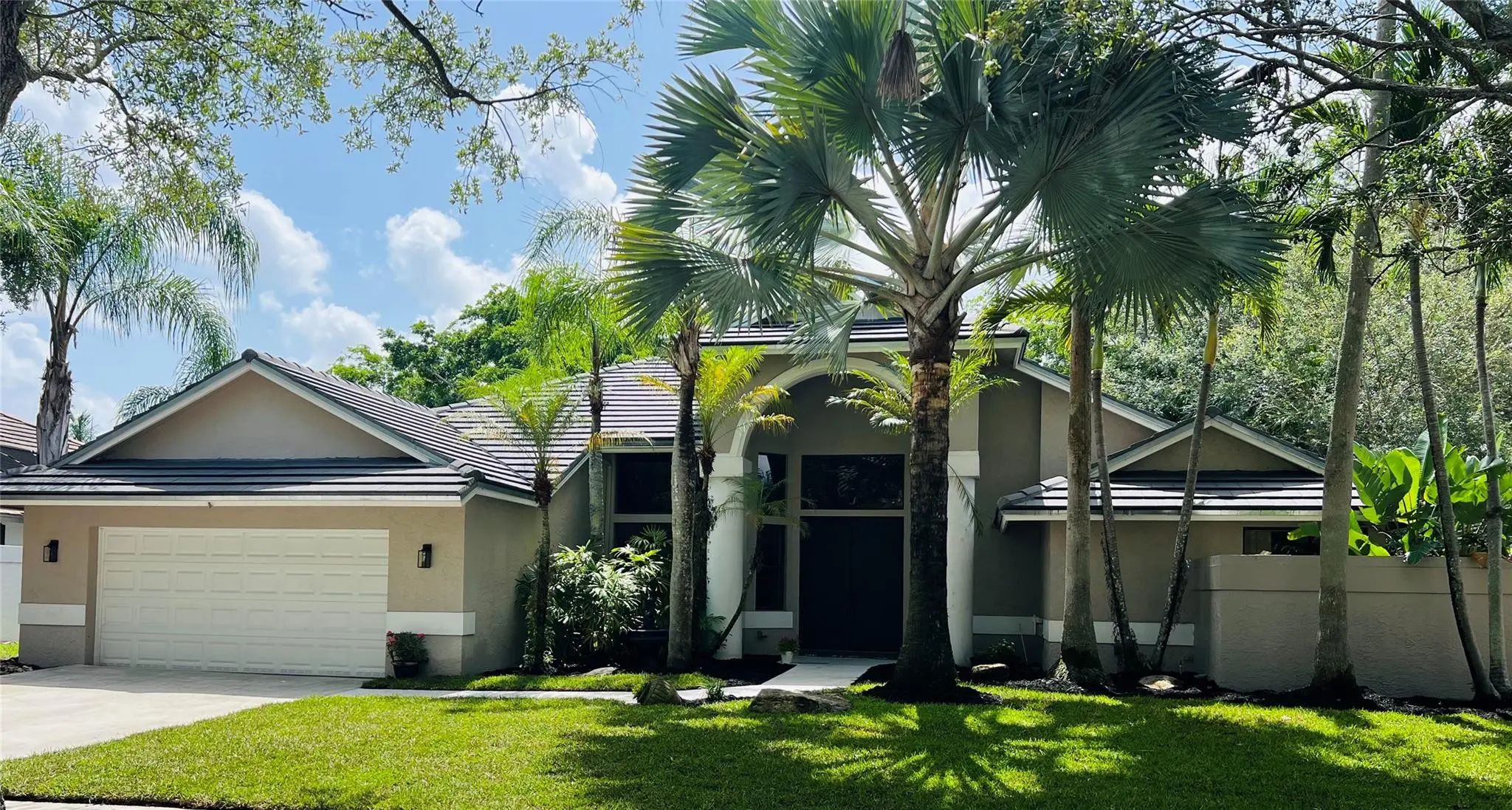 1106 Waterbrook Lane, Weston
