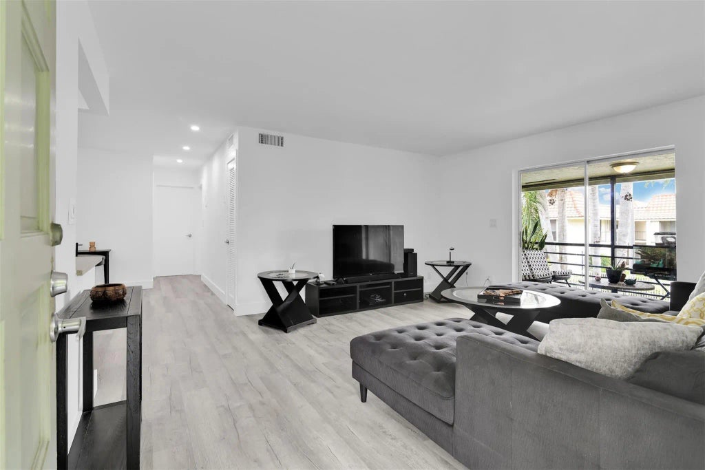 1124 13th Street #206a, Boca Raton