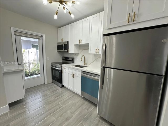 5 of 20 - 1300 Nw 7th Terrace, Fort Lauderdale, FL