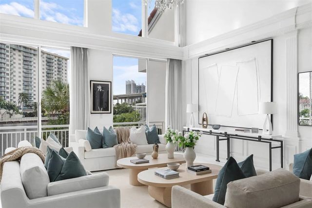 19555 Ne 37th Avenue, Aventura