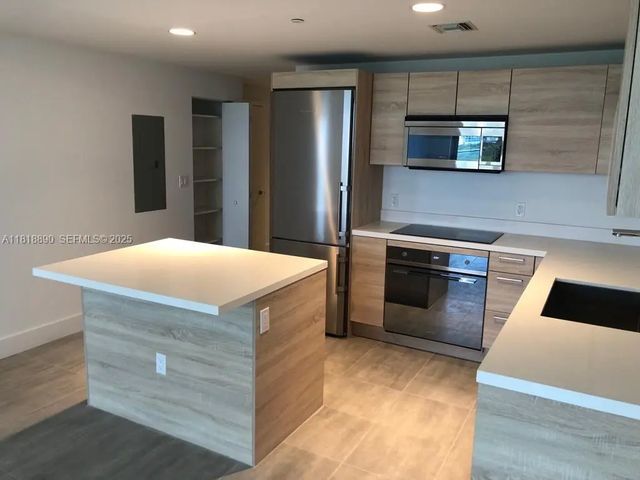 4 of 53 - 16385 Biscayne Boulevard #1005, North Miami Beach, FL