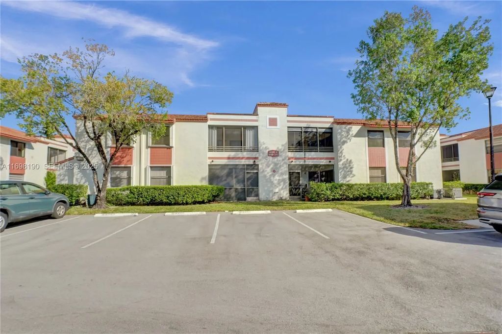 1104 N Hiatus Road #1104, Pembroke Pines
