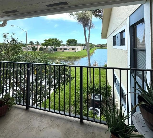1484 Lake Crystal Drive E #e, West Palm Beach