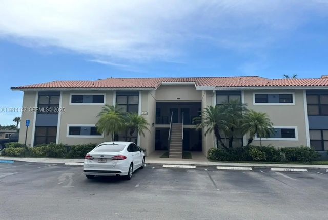 3 of 18 - 1484 Lake Crystal Drive E #e, West Palm Beach, FL