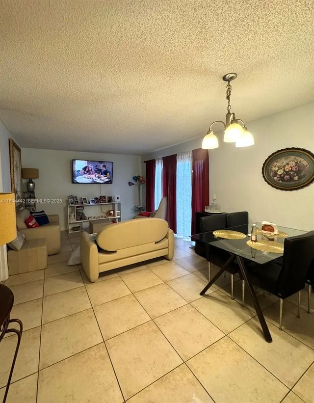 5 of 18 - 1484 Lake Crystal Drive E #e, West Palm Beach, FL