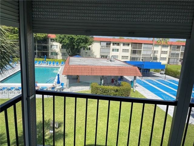 3 of 10 - 9410 N Hollybrook Lake Drive #310, Pembroke Pines, FL