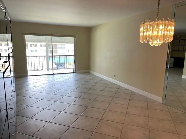 5 of 10 - 9410 N Hollybrook Lake Drive #310, Pembroke Pines, FL
