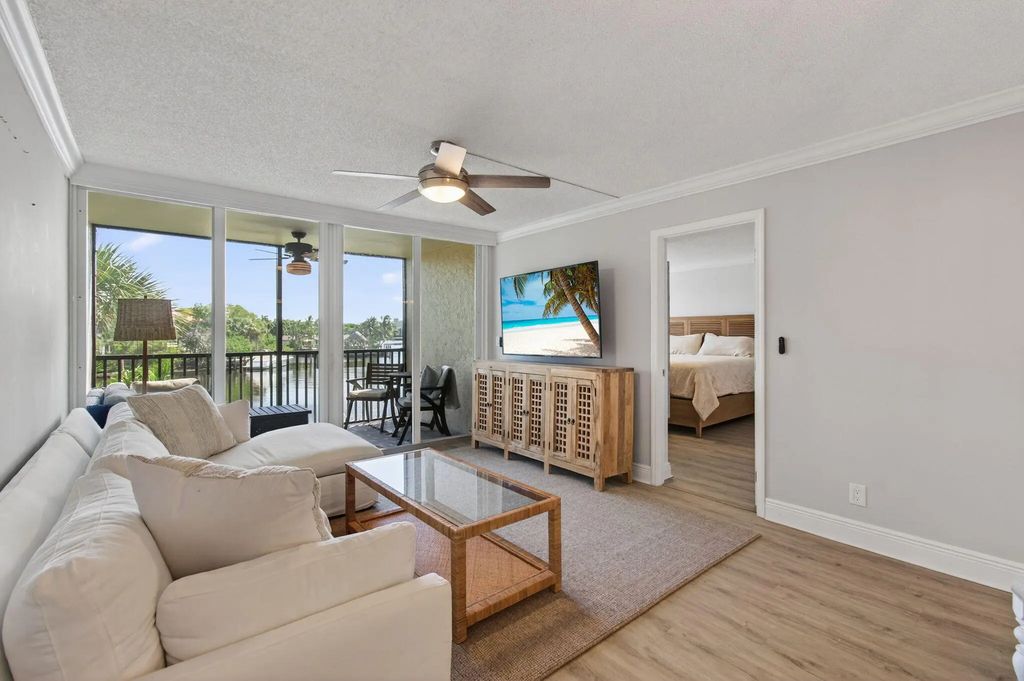 22 Royal Palm Way #205, Boca Raton