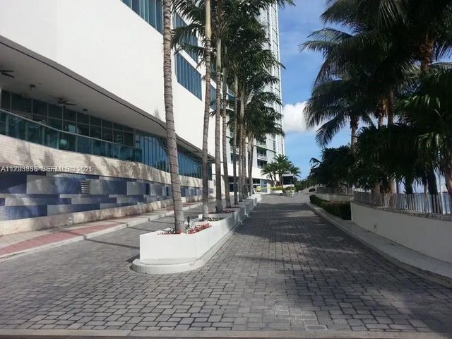 3 of 12 - 325 S Biscayne Boulevard #3822, Miami, FL
