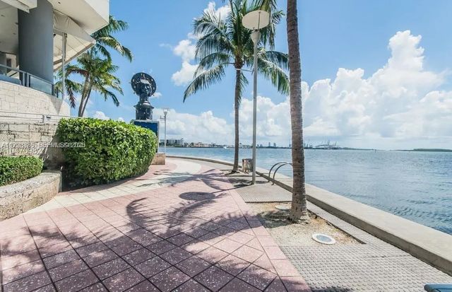 4 of 12 - 325 S Biscayne Boulevard #3822, Miami, FL
