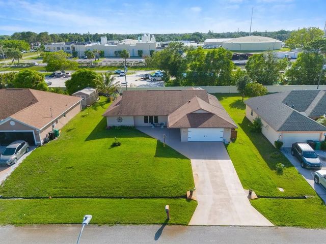 4 of 49 - 886 S E O'donnell Lane, Port St. Lucie, FL